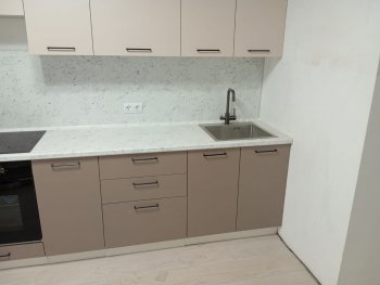 Кухонный гарнитур высокий Латте 3000 мм, Стол. 38 мм в Урае - uraj.mebel-e96.ru